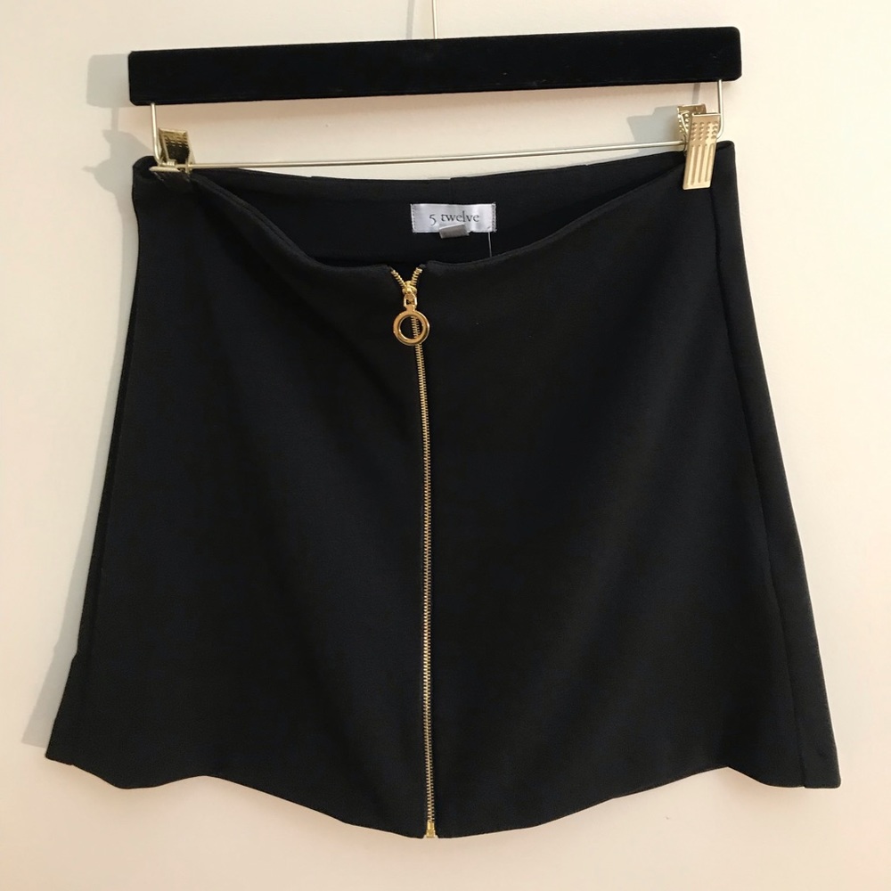 ZIPPER MINI SKIRT